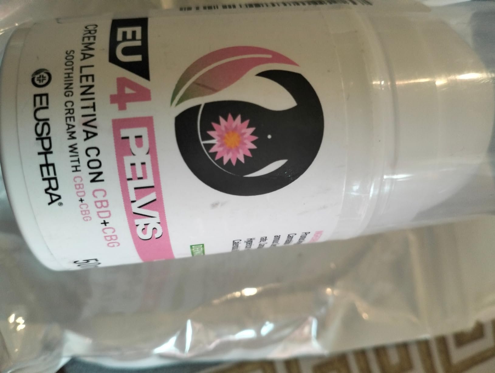 Eusphera Creme con CBD crema intima acido ialuronico